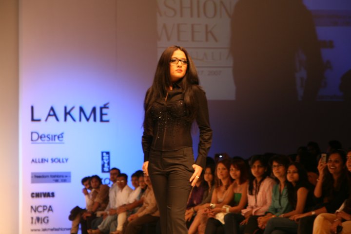 18-lakme-fashion-week-2007-ithaca-fashions-ithaca-image-1001.jpg